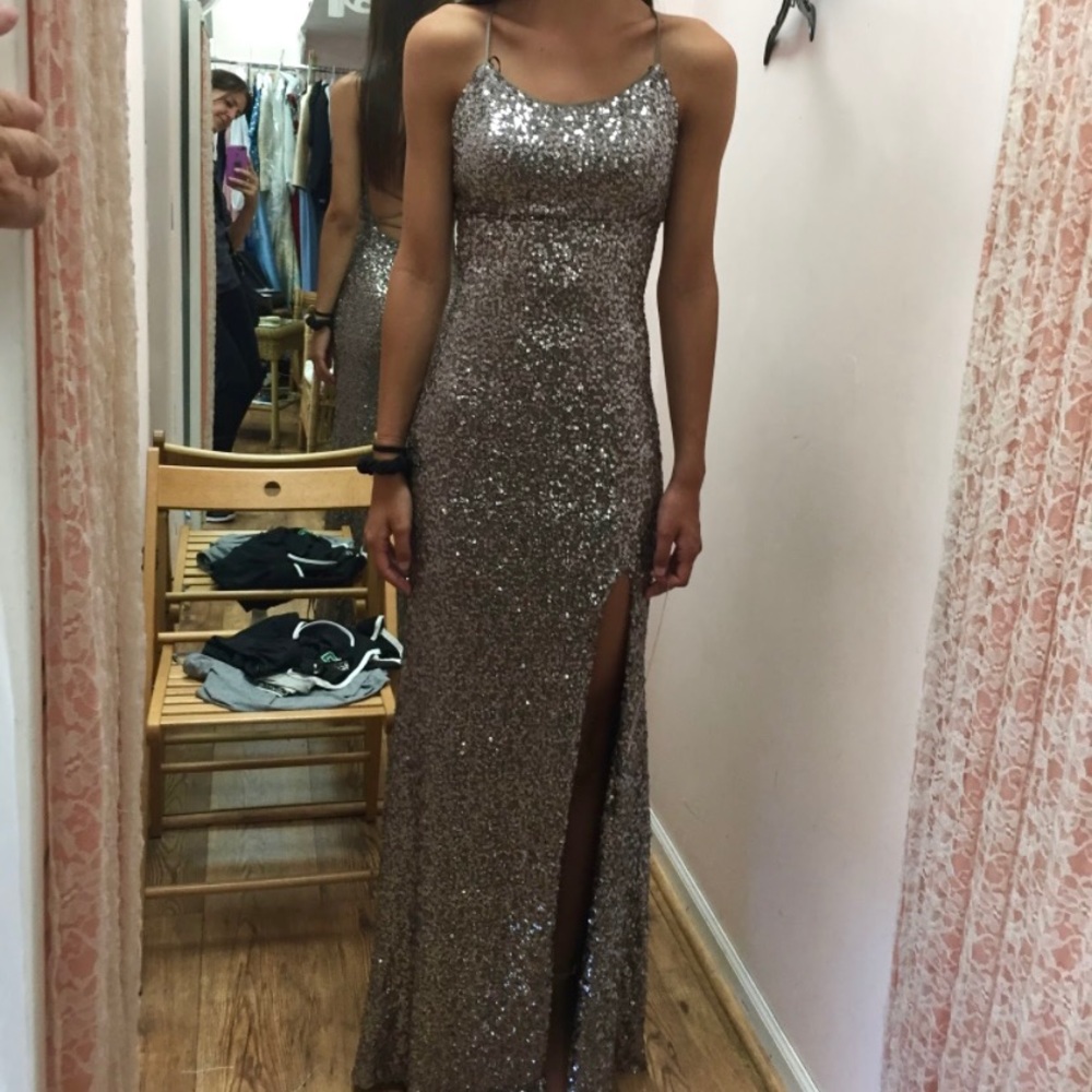 Stunning Bloomingdales prom dress